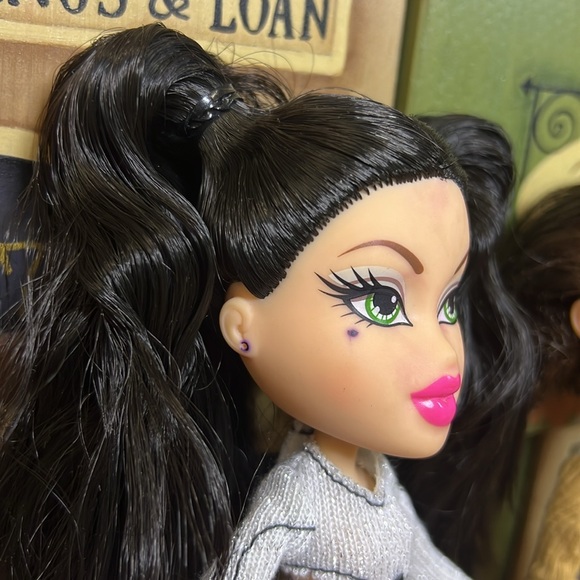 2 Bratz Dolls Yasmin 2001 & Jade 2015 MGA - Picture 8 of 9